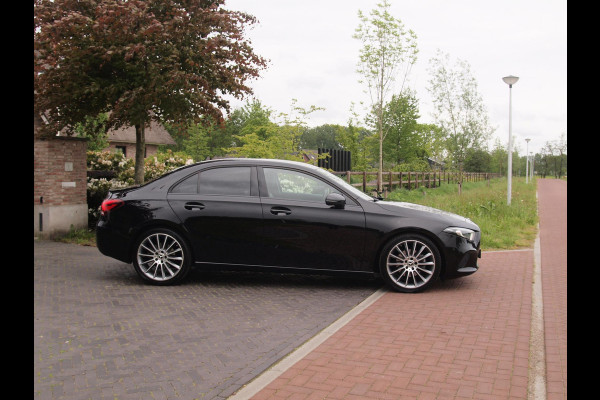 Mercedes-Benz A-Klasse 200 Launch Edition | Camera | Trekhaak | Automaat | Apple Carplay | Virtual Cockpit |