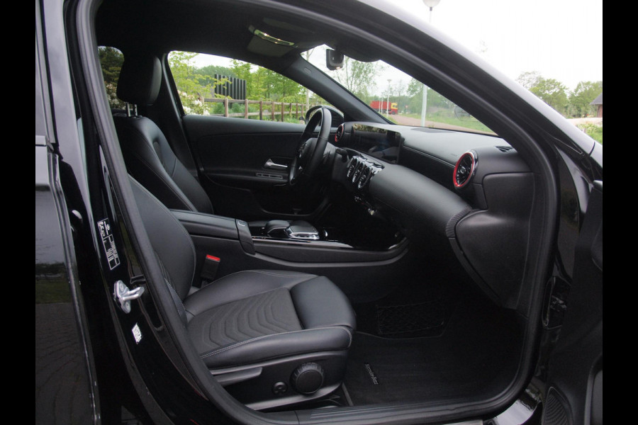 Mercedes-Benz A-Klasse 200 Launch Edition | Camera | Trekhaak | Automaat | Apple Carplay | Virtual Cockpit |