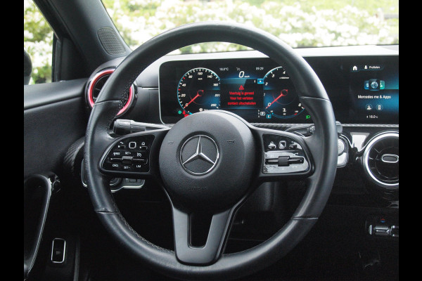 Mercedes-Benz A-Klasse 200 Launch Edition | Camera | Trekhaak | Automaat | Apple Carplay | Virtual Cockpit |
