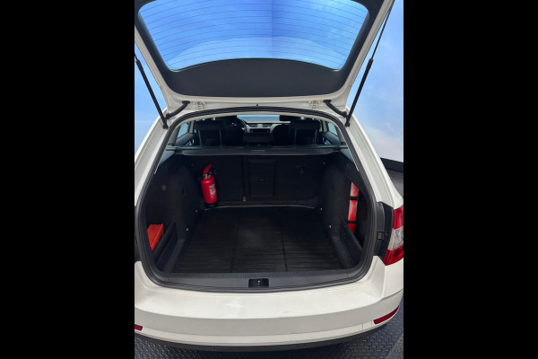 Škoda Octavia Combi 1.0 TSI Greentech Ambition Business Automaat | Navi | Clima | Cruise | PDC | Camera