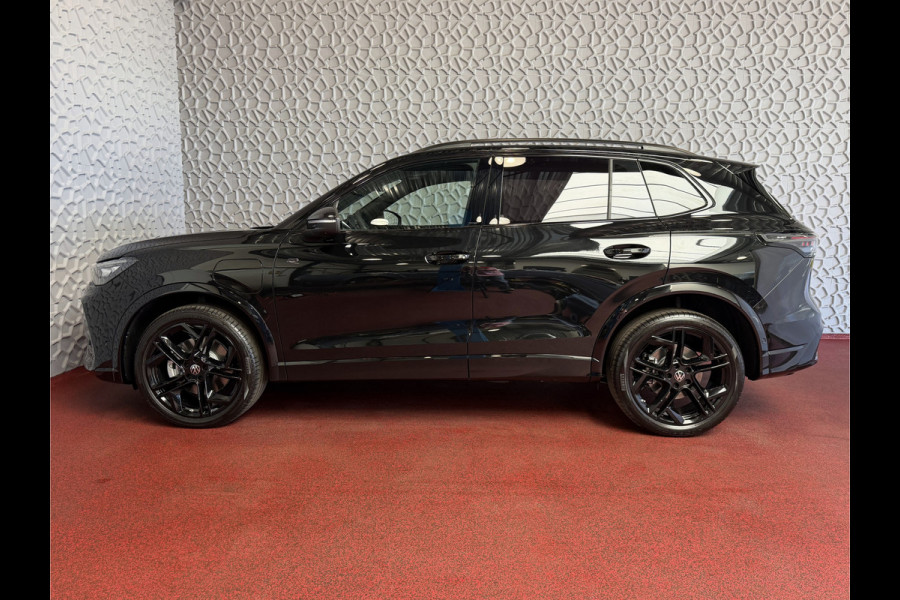 Volkswagen Tiguan 1.5 eHYBRID 272 PK NW AUTO R-LINE VW.TREKHAAK BLACK PANO XL.NAVI STOEL/STUUR VERW. BLACK.STYLE 360.CAM ELEK.KLEP MATRIX.LED 20'' PHEV PLUG IN HYBRID ✅Top Auto's Wijchen , 30 Jaar Specialist in Volkswagen  : Alle Type's : R-Line Edition / Style / First Edition / Highline / Life , Zowel PHEV / HEV / MHEV / Benzine ✅