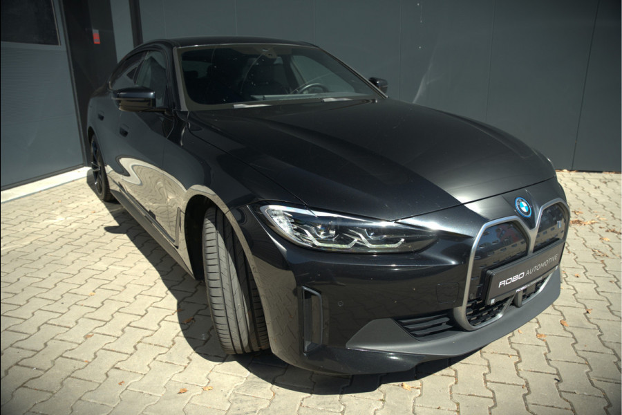 BMW i4 eDrive40 84 kWh | Stoelverwarming | Stuurverwarming | Apple Carplay | Adaptive Cruise Control | Memory Seat | Trekhaak | Camera | Parkeersensoren | Navigatie | Ambiance Verlichting | HIFI | SOH 96.52% |