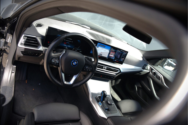 BMW i4 eDrive40 84 kWh | Stoelverwarming | Stuurverwarming | Apple Carplay | Adaptive Cruise Control | Memory Seat | Trekhaak | Camera | Parkeersensoren | Navigatie | Ambiance Verlichting | HIFI | SOH 96.52% |