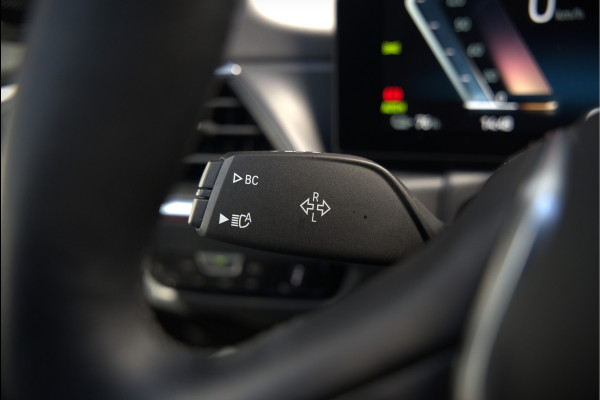 BMW i4 eDrive40 84 kWh | Stoelverwarming | Stuurverwarming | Apple Carplay | Adaptive Cruise Control | Memory Seat | Trekhaak | Camera | Parkeersensoren | Navigatie | Ambiance Verlichting | HIFI | SOH 96.52% |