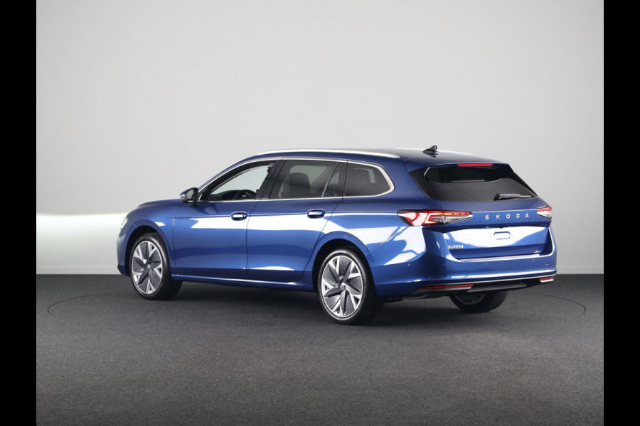 Škoda Superb Combi 1.5 TSI MHEV First Edition 150 p | Panoramadak | 19 inch | Lounge Interieur | Led Matrix | Travel assist plus | Verlengde garantie