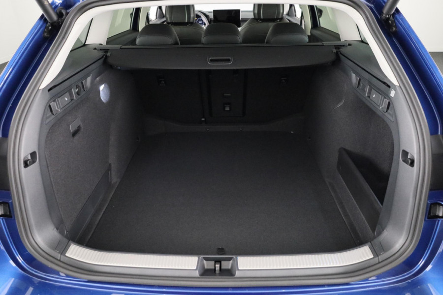 Škoda Superb Combi 1.5 TSI MHEV First Edition 150 p | Panoramadak | 19 inch | Lounge Interieur | Led Matrix | Travel assist plus | Verlengde garantie