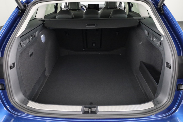 Škoda Superb Combi 1.5 TSI MHEV First Edition 150 p | Panoramadak | 19 inch | Lounge Interieur | Led Matrix | Travel assist plus | Verlengde garantie