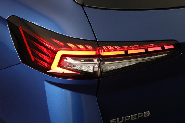 Škoda Superb Combi 1.5 TSI MHEV First Edition 150 p | Panoramadak | 19 inch | Lounge Interieur | Led Matrix | Travel assist plus | Verlengde garantie