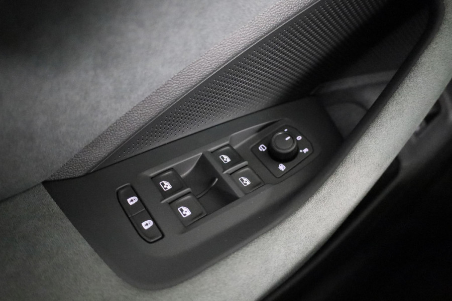Škoda Superb Combi 1.5 TSI MHEV First Edition 150 p | Panoramadak | 19 inch | Lounge Interieur | Led Matrix | Travel assist plus | Verlengde garantie