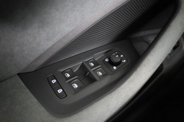 Škoda Superb Combi 1.5 TSI MHEV First Edition 150 p | Panoramadak | 19 inch | Lounge Interieur | Led Matrix | Travel assist plus | Verlengde garantie
