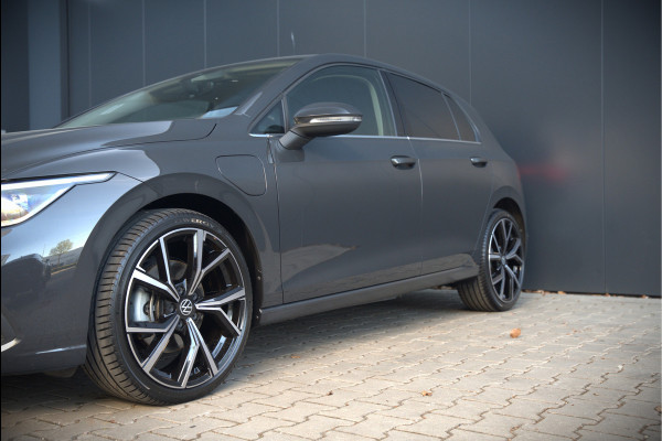Volkswagen Golf 1.4 eHybrid Style | Memory seat | Massage | Adaptive cruise control | Elektrische stoel | Keyless | Apple Carplay | Parkeersensoren | Ambiance Verlichting | SOH 99.73%