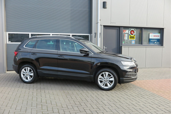 Škoda Karoq 1.5 TSI 150pk DSG ACT Business Edition Plus Trekhaak ,Side assist , Lane assist , Adaptive cruise, Stoelverwarming ,Navi, PDC , Camera etc. .