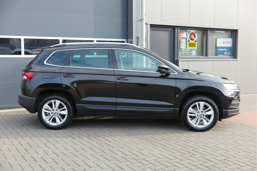 Škoda Karoq 1.5 TSI 150pk DSG ACT Business Edition Plus Trekhaak ,Side assist , Lane assist , Adaptive cruise, Stoelverwarming ,Navi, PDC , Camera etc. .