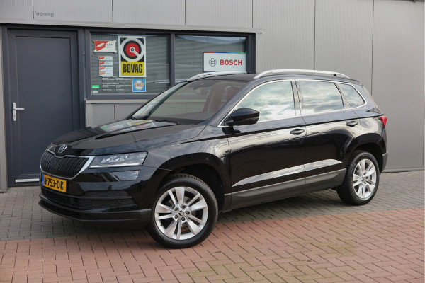 Škoda Karoq 1.5 TSI 150pk DSG ACT Business Edition Plus Trekhaak ,Side assist , Lane assist , Adaptive cruise, Stoelverwarming ,Navi, PDC , Camera etc. .