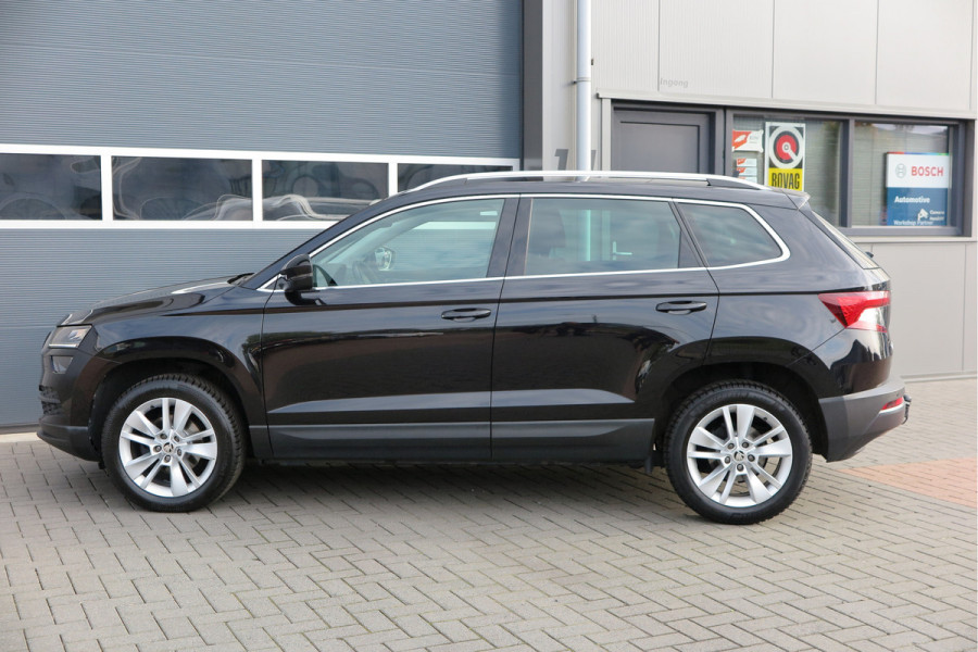 Škoda Karoq 1.5 TSI 150pk DSG ACT Business Edition Plus Trekhaak ,Side assist , Lane assist , Adaptive cruise, Stoelverwarming ,Navi, PDC , Camera etc. .
