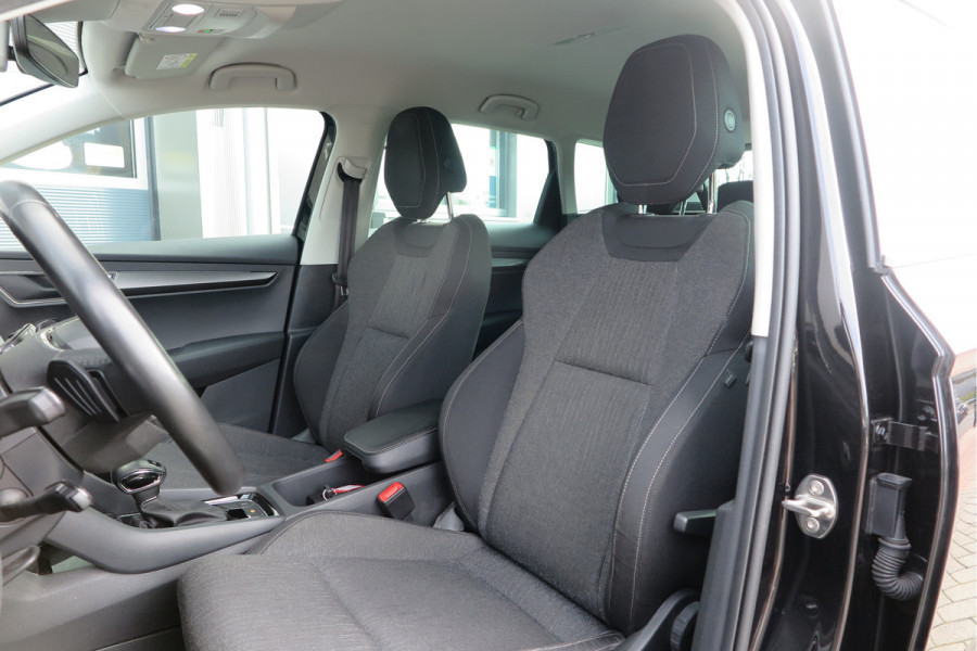 Škoda Karoq 1.5 TSI 150pk DSG ACT Business Edition Plus Trekhaak ,Side assist , Lane assist , Adaptive cruise, Stoelverwarming ,Navi, PDC , Camera etc. .