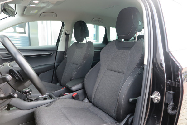 Škoda Karoq 1.5 TSI 150pk DSG ACT Business Edition Plus Trekhaak ,Side assist , Lane assist , Adaptive cruise, Stoelverwarming ,Navi, PDC , Camera etc. .