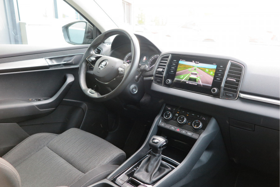 Škoda Karoq 1.5 TSI 150pk DSG ACT Business Edition Plus Trekhaak ,Side assist , Lane assist , Adaptive cruise, Stoelverwarming ,Navi, PDC , Camera etc. .