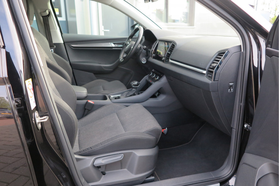 Škoda Karoq 1.5 TSI 150pk DSG ACT Business Edition Plus Trekhaak ,Side assist , Lane assist , Adaptive cruise, Stoelverwarming ,Navi, PDC , Camera etc. .