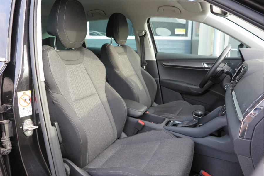 Škoda Karoq 1.5 TSI 150pk DSG ACT Business Edition Plus Trekhaak ,Side assist , Lane assist , Adaptive cruise, Stoelverwarming ,Navi, PDC , Camera etc. .