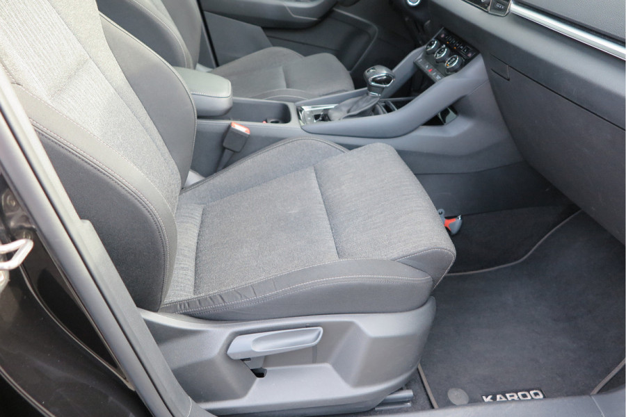 Škoda Karoq 1.5 TSI 150pk DSG ACT Business Edition Plus Trekhaak ,Side assist , Lane assist , Adaptive cruise, Stoelverwarming ,Navi, PDC , Camera etc. .