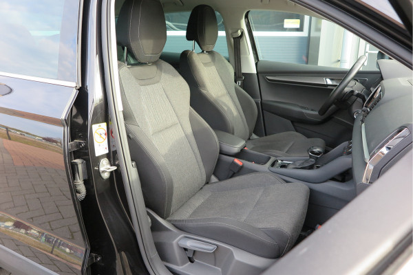 Škoda Karoq 1.5 TSI 150pk DSG ACT Business Edition Plus Trekhaak ,Side assist , Lane assist , Adaptive cruise, Stoelverwarming ,Navi, PDC , Camera etc. .
