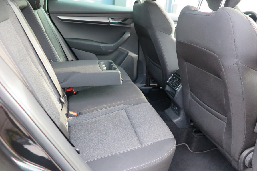 Škoda Karoq 1.5 TSI 150pk DSG ACT Business Edition Plus Trekhaak ,Side assist , Lane assist , Adaptive cruise, Stoelverwarming ,Navi, PDC , Camera etc. .