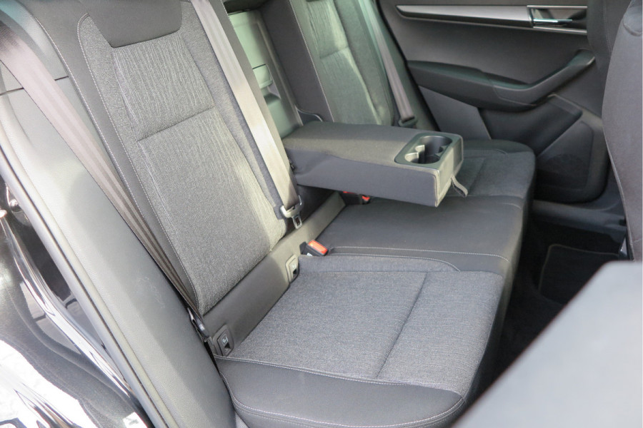Škoda Karoq 1.5 TSI 150pk DSG ACT Business Edition Plus Trekhaak ,Side assist , Lane assist , Adaptive cruise, Stoelverwarming ,Navi, PDC , Camera etc. .