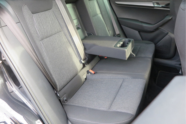 Škoda Karoq 1.5 TSI 150pk DSG ACT Business Edition Plus Trekhaak ,Side assist , Lane assist , Adaptive cruise, Stoelverwarming ,Navi, PDC , Camera etc. .