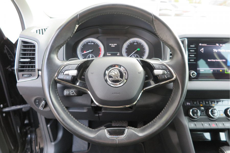 Škoda Karoq 1.5 TSI 150pk DSG ACT Business Edition Plus Trekhaak ,Side assist , Lane assist , Adaptive cruise, Stoelverwarming ,Navi, PDC , Camera etc. .