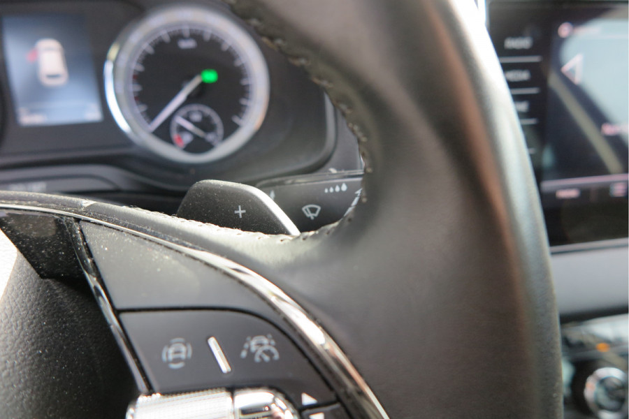 Škoda Karoq 1.5 TSI 150pk DSG ACT Business Edition Plus Trekhaak ,Side assist , Lane assist , Adaptive cruise, Stoelverwarming ,Navi, PDC , Camera etc. .
