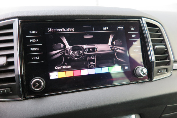 Škoda Karoq 1.5 TSI 150pk DSG ACT Business Edition Plus Trekhaak ,Side assist , Lane assist , Adaptive cruise, Stoelverwarming ,Navi, PDC , Camera etc. .