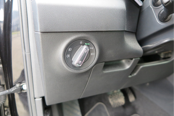Škoda Karoq 1.5 TSI 150pk DSG ACT Business Edition Plus Trekhaak ,Side assist , Lane assist , Adaptive cruise, Stoelverwarming ,Navi, PDC , Camera etc. .