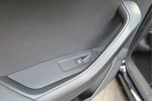 Škoda Karoq 1.5 TSI 150pk DSG ACT Business Edition Plus Trekhaak ,Side assist , Lane assist , Adaptive cruise, Stoelverwarming ,Navi, PDC , Camera etc. .