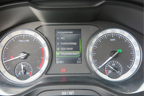 Škoda Karoq 1.5 TSI 150pk DSG ACT Business Edition Plus Trekhaak ,Side assist , Lane assist , Adaptive cruise, Stoelverwarming ,Navi, PDC , Camera etc. .