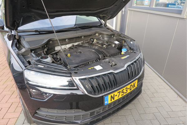 Škoda Karoq 1.5 TSI 150pk DSG ACT Business Edition Plus Trekhaak ,Side assist , Lane assist , Adaptive cruise, Stoelverwarming ,Navi, PDC , Camera etc. .