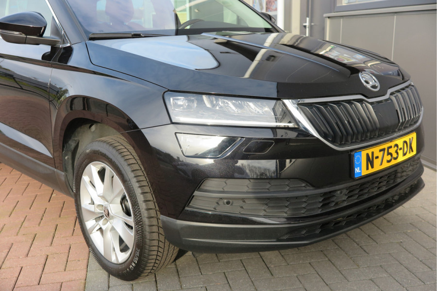 Škoda Karoq 1.5 TSI 150pk DSG ACT Business Edition Plus Trekhaak ,Side assist , Lane assist , Adaptive cruise, Stoelverwarming ,Navi, PDC , Camera etc. .