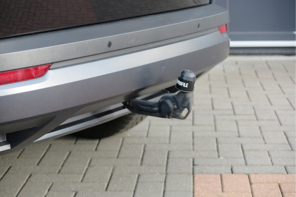 Škoda Karoq 1.5 TSI 150pk DSG ACT Business Edition Plus Trekhaak ,Side assist , Lane assist , Adaptive cruise, Stoelverwarming ,Navi, PDC , Camera etc. .
