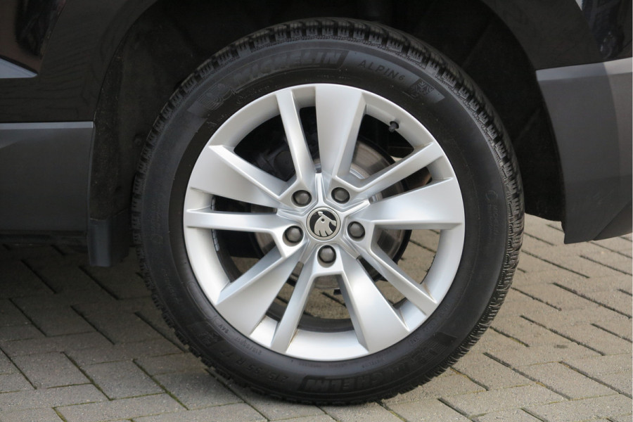 Škoda Karoq 1.5 TSI 150pk DSG ACT Business Edition Plus Trekhaak ,Side assist , Lane assist , Adaptive cruise, Stoelverwarming ,Navi, PDC , Camera etc. .