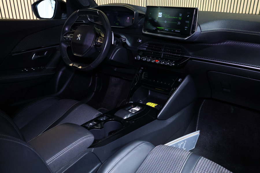Peugeot 2008 1.2 PureTech GT AVM AUTOMAAT NAVI LANE DAB CLIMA "23