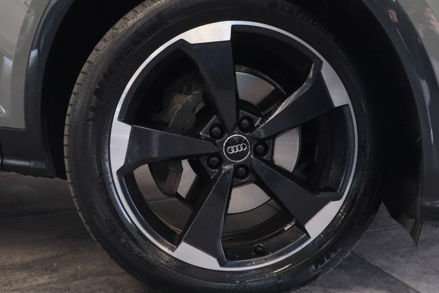 Audi Q5 2.0 TFSI quattro Sport S Line Black Edition QUANTUM GRIJS Head up Leder Panorama dak