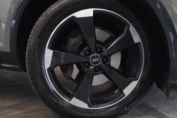 Audi Q5 2.0 TFSI quattro Sport S Line Black Edition QUANTUM GRIJS Head up Leder Panorama dak