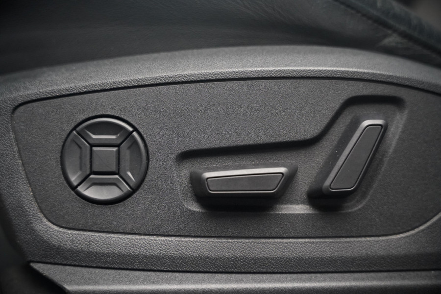 Audi e-tron Sportback 50 quattro S edition 71 kWh S-Line | Panoramadak | Memory Seats | Luchtvering | Adaptive Cruise Control | Apple Carplay | Keyless | Matrix LED | Leder | Stoelverwarming | NAP |