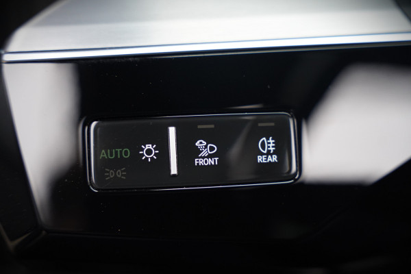 Audi e-tron Sportback 50 quattro S edition 71 kWh S-Line | Panoramadak | Memory Seats | Luchtvering | Adaptive Cruise Control | Apple Carplay | Keyless | Matrix LED | Leder | Stoelverwarming | NAP |