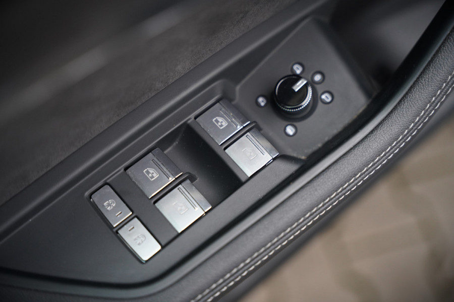 Audi e-tron Sportback 50 quattro S edition 71 kWh S-Line | Panoramadak | Memory Seats | Luchtvering | Adaptive Cruise Control | Apple Carplay | Keyless | Matrix LED | Leder | Stoelverwarming | NAP |