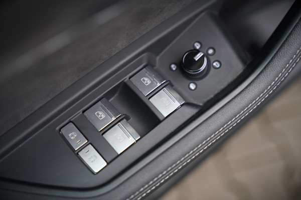 Audi e-tron Sportback 50 quattro S edition 71 kWh S-Line | Panoramadak | Memory Seats | Luchtvering | Adaptive Cruise Control | Apple Carplay | Keyless | Matrix LED | Leder | Stoelverwarming | NAP |