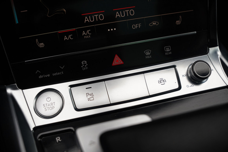 Audi e-tron Sportback 50 quattro S edition 71 kWh S-Line | Panoramadak | Memory Seats | Luchtvering | Adaptive Cruise Control | Apple Carplay | Keyless | Matrix LED | Leder | Stoelverwarming | NAP |