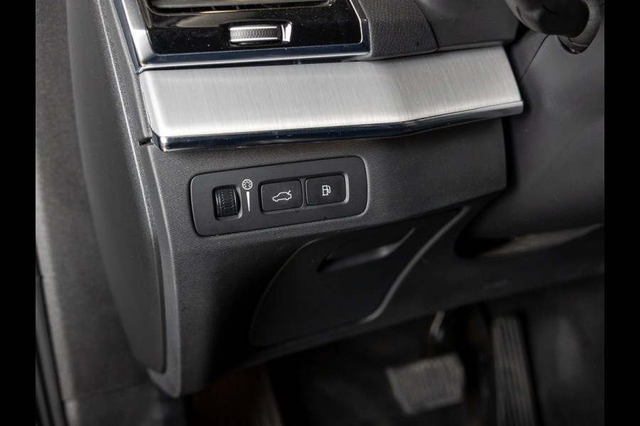 Volvo XC90 2.0 T8 Recharge AWD R-Design 7 zitter / 390pk / Trekhaak / Leder / Stoel en stuur verwarming /