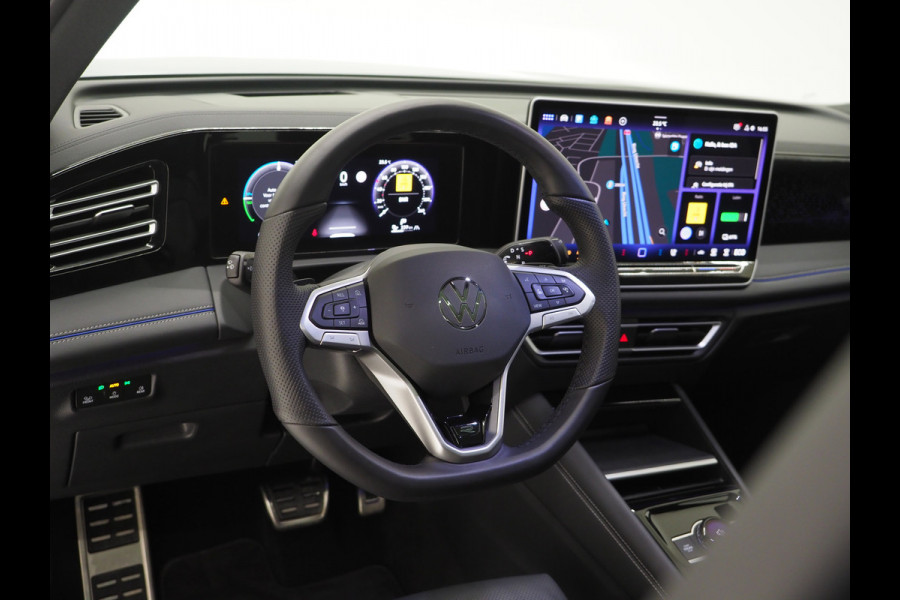 Volkswagen Tiguan 1.5 eHybrid R-Line Edition | Panoramadak | Leder | Trekhaak | Harman/Kardon | HUD | Massage | 360 | Sfeerlicht | Carplay
