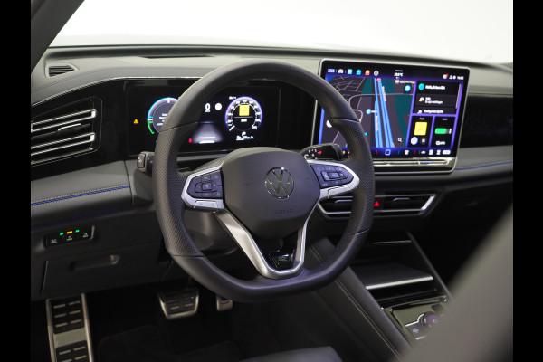 Volkswagen Tiguan 1.5 eHybrid R-Line Edition | Panoramadak | Leder | Trekhaak | Harman/Kardon | HUD | Massage | 360 | Sfeerlicht | Carplay